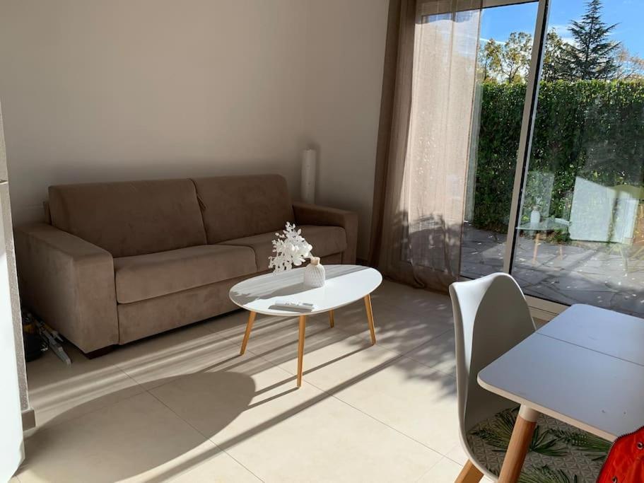 Maisonnette Dans Belle Residence Saint-Vallier-de-Thiey Exterior photo